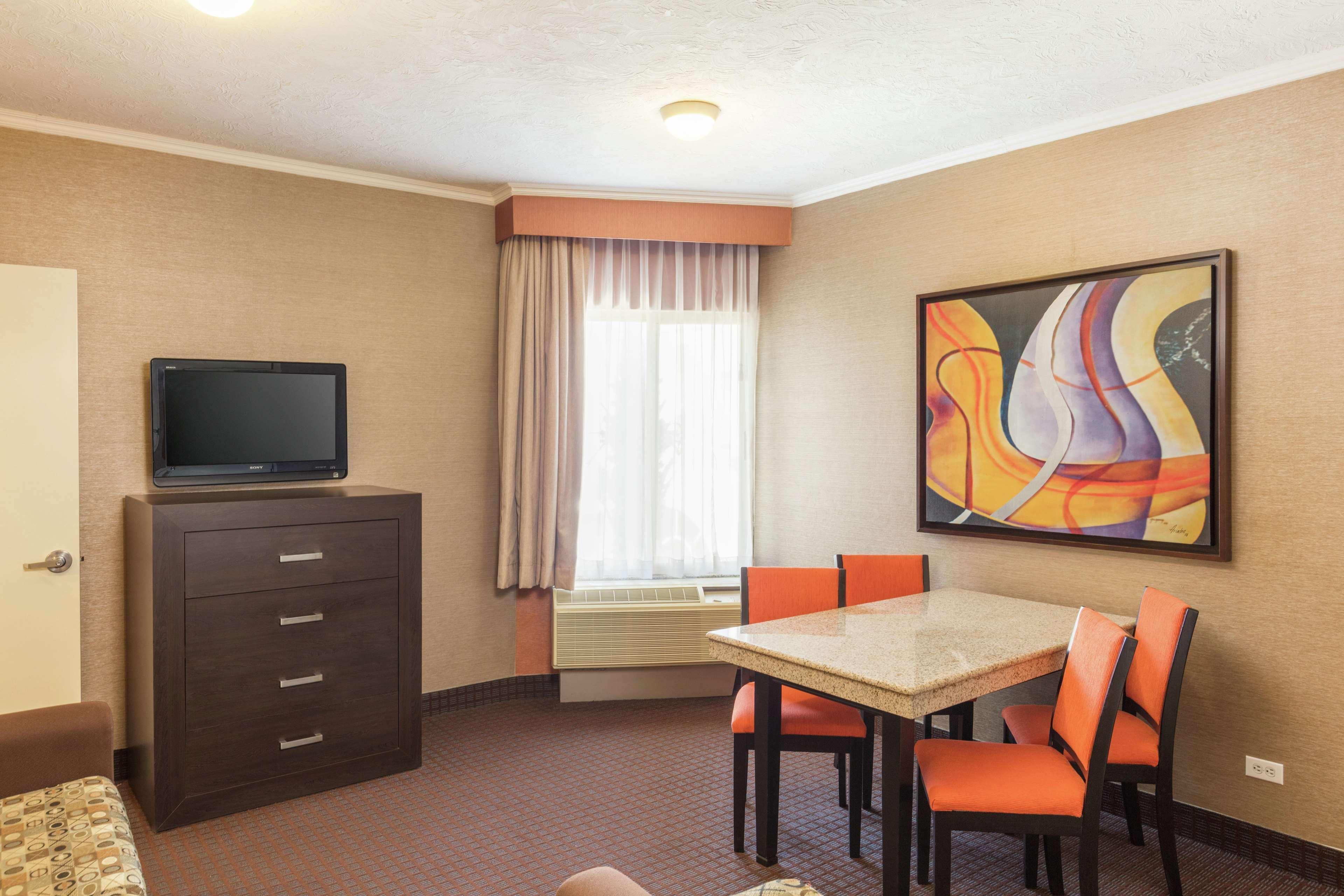 Doubletree Suites By Hilton Saltillo Exteriér fotografie