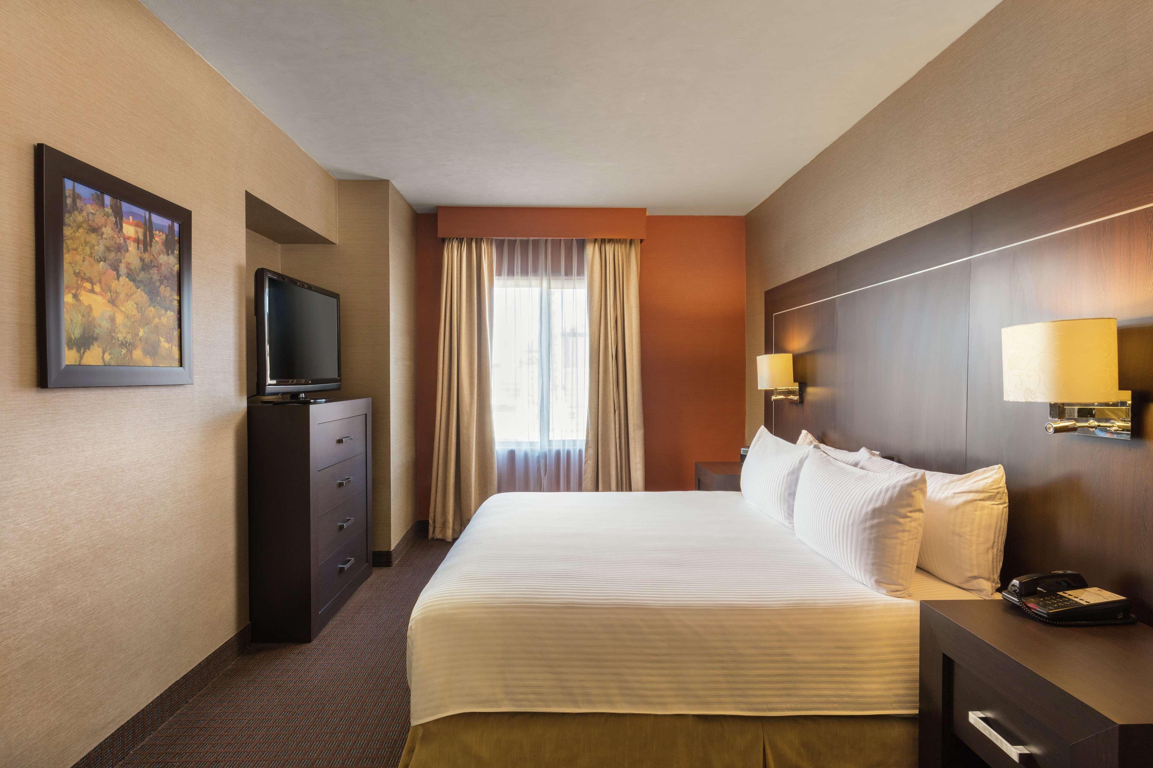 Doubletree Suites By Hilton Saltillo Exteriér fotografie