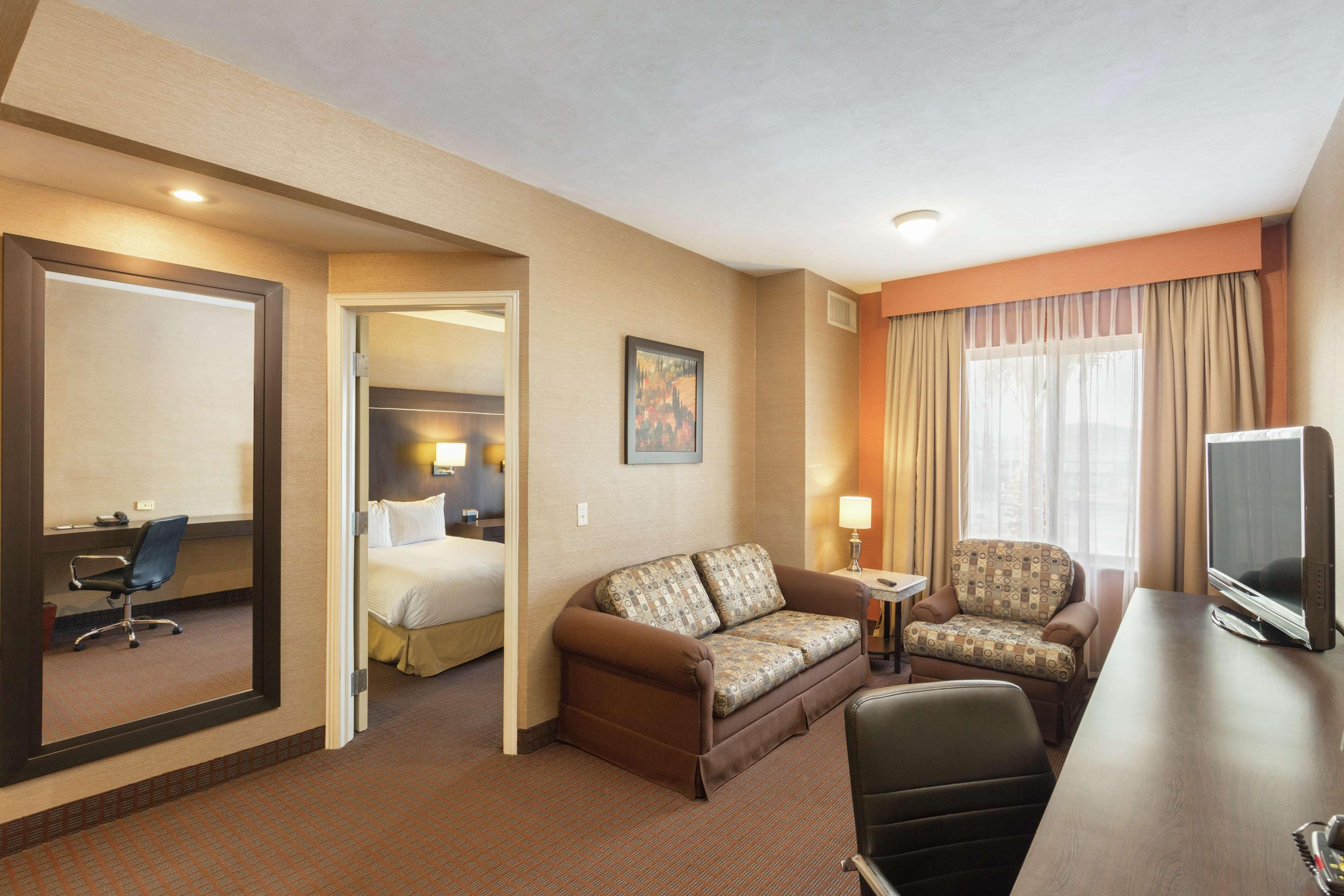 Doubletree Suites By Hilton Saltillo Exteriér fotografie