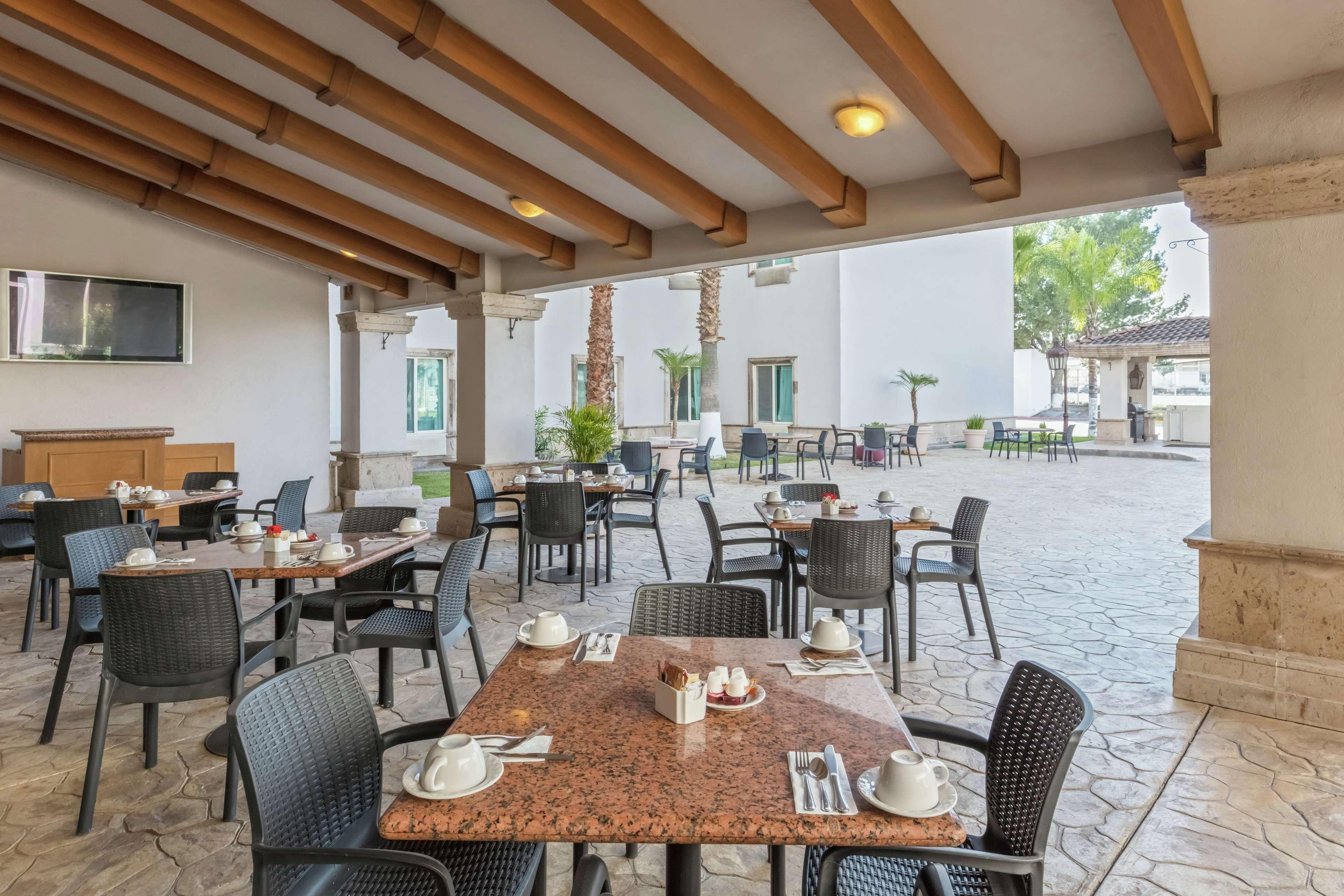 Doubletree Suites By Hilton Saltillo Exteriér fotografie