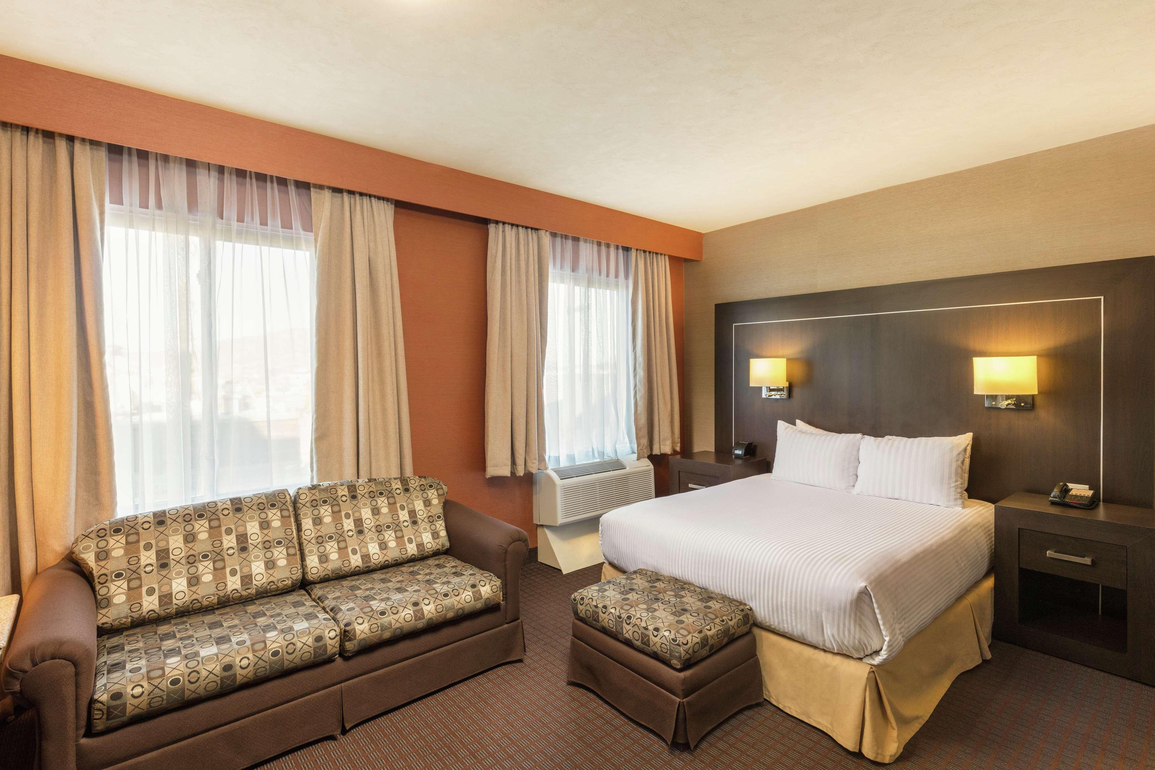 Doubletree Suites By Hilton Saltillo Exteriér fotografie