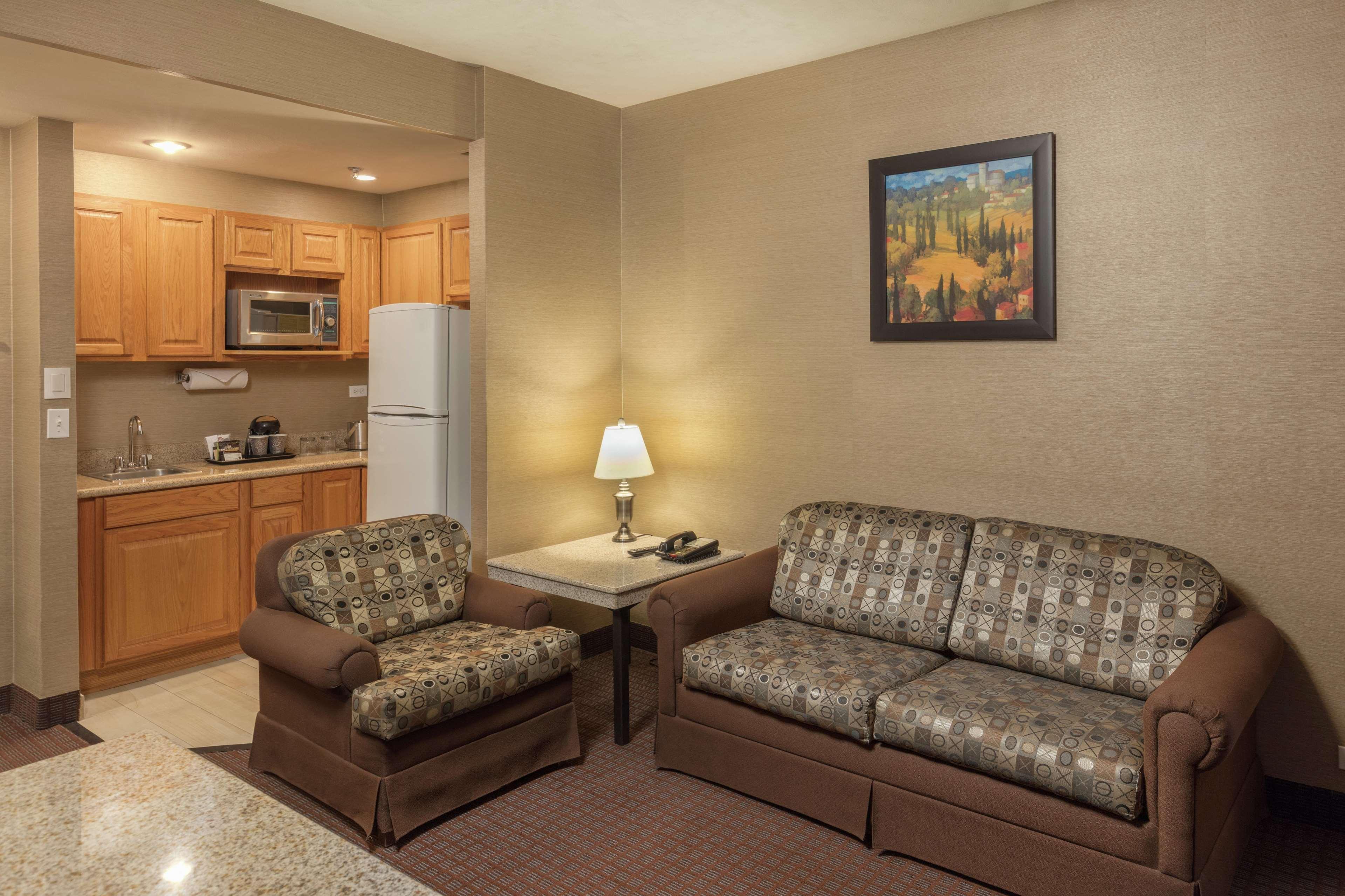 Doubletree Suites By Hilton Saltillo Exteriér fotografie